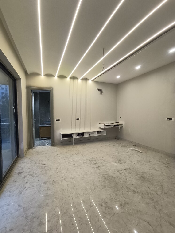  Parking, srishti-greenfield-homes 4 Bedroom 3100 Sq.Ft. Builder Floor In Green Fields Colony Faridabad 8067380