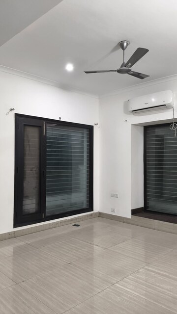 Building Lobby in 3 BHK Builder Floor at Sector 36 – for Rent