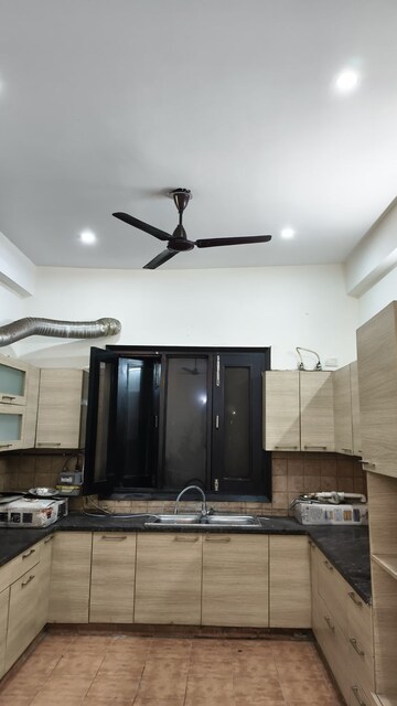 Furnished Amenities in 3 BHK Builder Floor at Sector 36 – for Rent