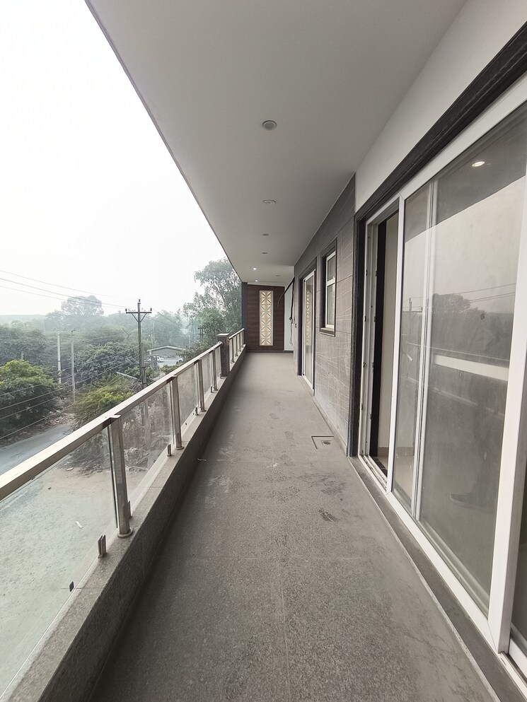 Balcony, srishti-greenfield-homes 4 Bedroom 3100 Sq.Ft. Builder Floor In Green Fields Colony Faridabad 8067414