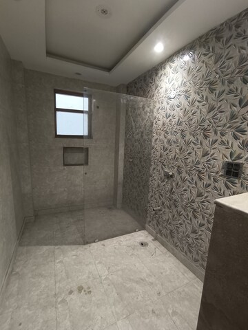 Room in 4 BHK Builder Floor at Srishti Greenfield Homes, Green Fields Colony – for Sale
