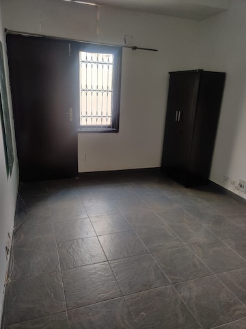 Room in 5 BHK Villa at Sector 25 – for Rent