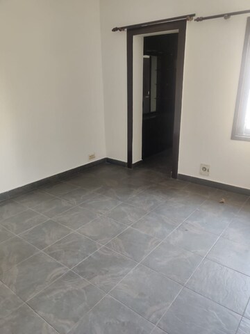 Room in 5 BHK Villa at Sector 25 – for Rent