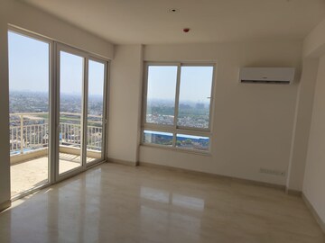 Room in 3.5 BHK Apartment at Puri Emerald Bay, Sector 104 – for Rent