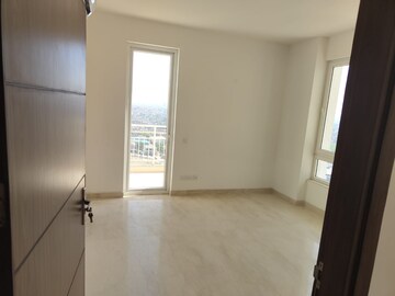 Room in 3.5 BHK Apartment at Puri Emerald Bay, Sector 104 – for Rent