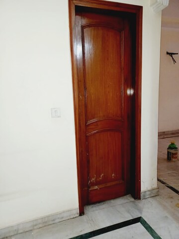Room in 2 BHK Builder Floor at Laxmi Nagar – for Rent