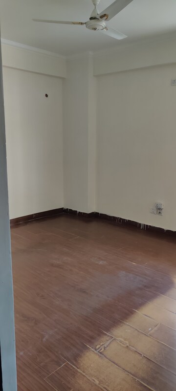 Furnished Amenities in 3 BHK Apartment at KW Srishti, Raj Nagar Extension – for Rent