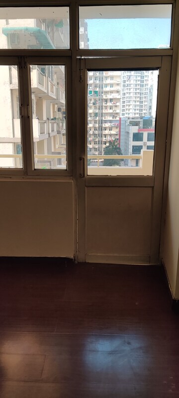 Room in 3 BHK Apartment at KW Srishti, Raj Nagar Extension – for Rent