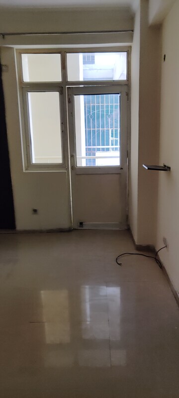 Furnished Amenities in 3 BHK Apartment at KW Srishti, Raj Nagar Extension – for Rent