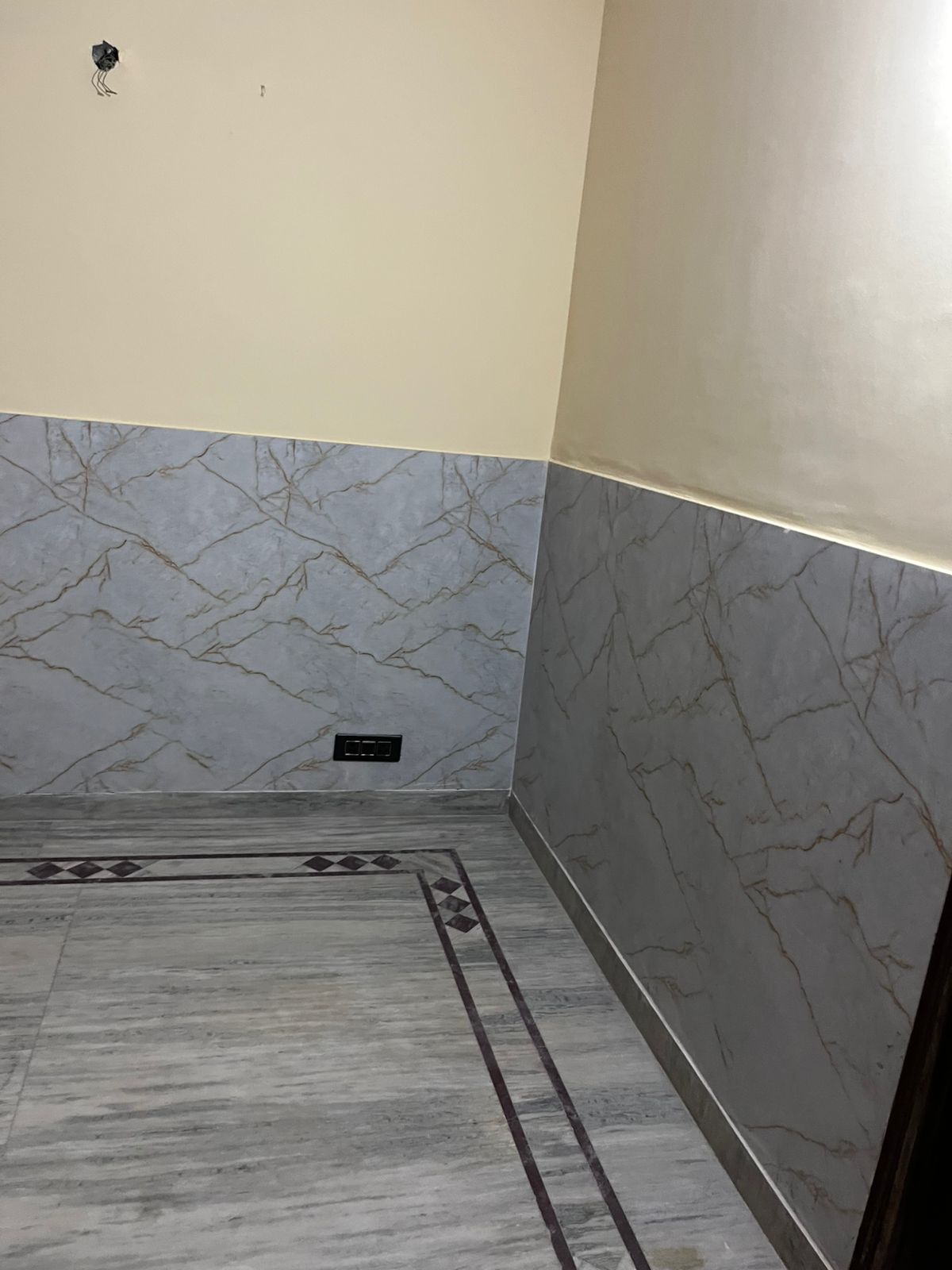 5 BHK + Pooja Room,Servant Room,Study Room,Extra Room 300 Sq.Mt. Independent House in Rail Vihar Sector 30