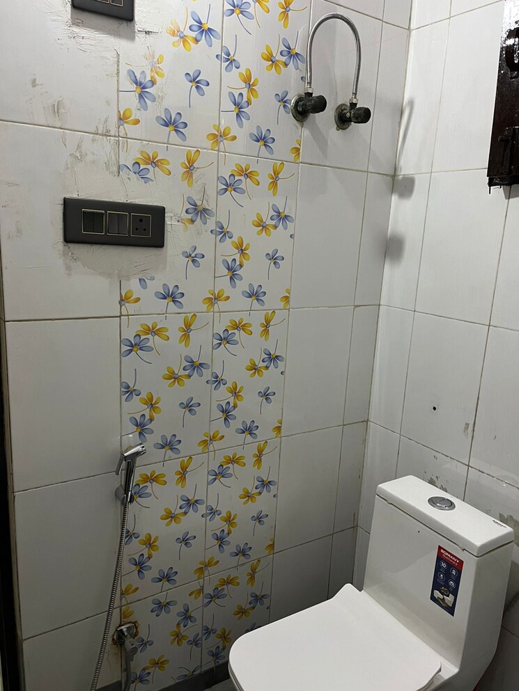 Bathroom, rail-vihar-sector-30 5 Bedroom 300 Sq.Mt. Independent House In Sector 30 Noida 8067475