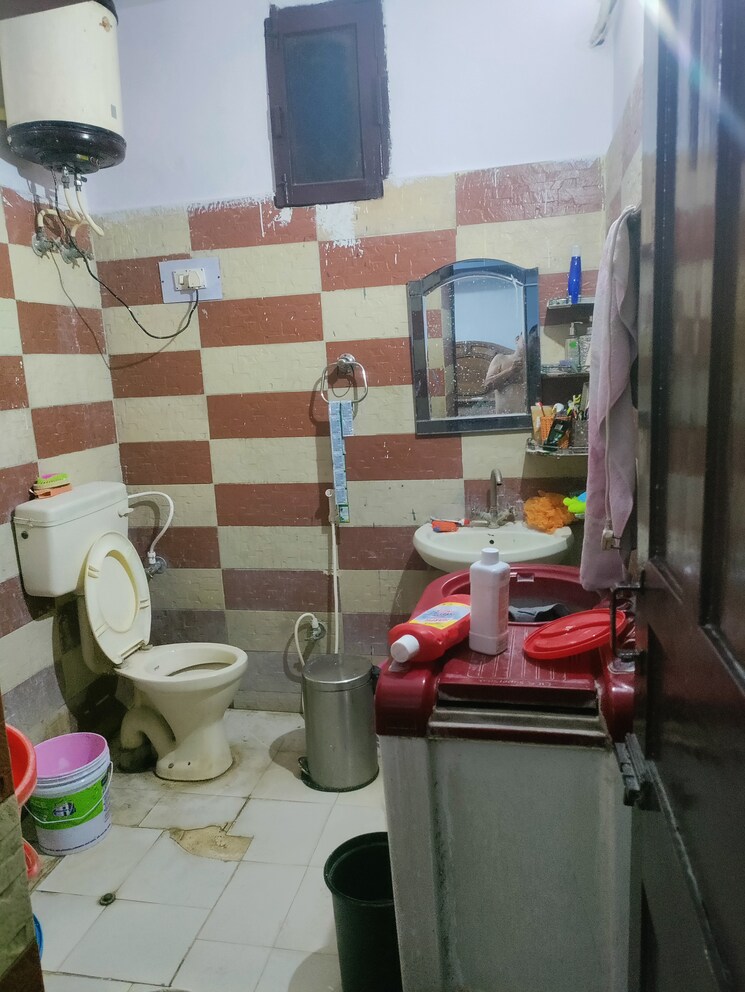 Bathroom, sector 21d 3 Bedroom 900 Sq.Ft. Apartment In Sector 21d Faridabad 8067515