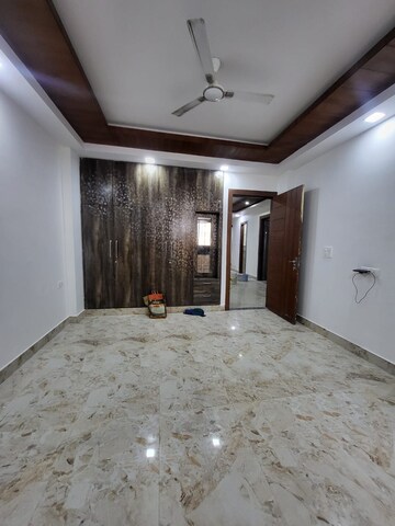 Room in 3 BHK Builder Floor at Sector 37 – for Sale