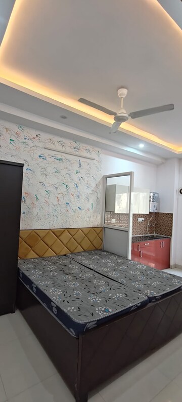 Living Room in 1 RK Builder Floor at Ansal Sushant Lok I, Sector 43 – for Rent