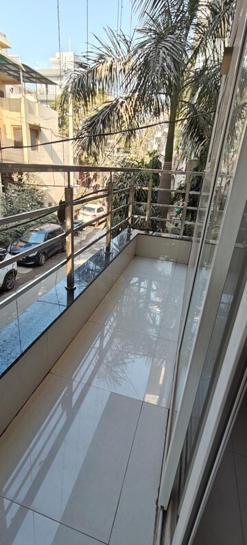 Balcony in 1 RK Builder Floor at Ansal Sushant Lok I, Sector 43 – for Rent