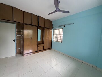 Room in 3 BHK Apartment at Mahaveer Seasons, Hsr Layout – for Rent