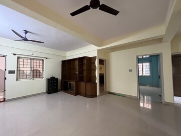 Room in 3 BHK Apartment at Mahaveer Seasons, Hsr Layout – for Rent