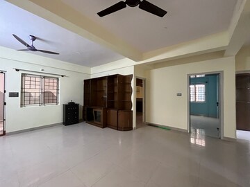 Room in 3 BHK Apartment at Mahaveer Seasons, Hsr Layout – for Rent