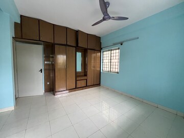 Room in 3 BHK Apartment at Mahaveer Seasons, Hsr Layout – for Rent