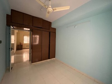 Room in 3 BHK Apartment at Mahaveer Seasons, Hsr Layout – for Rent