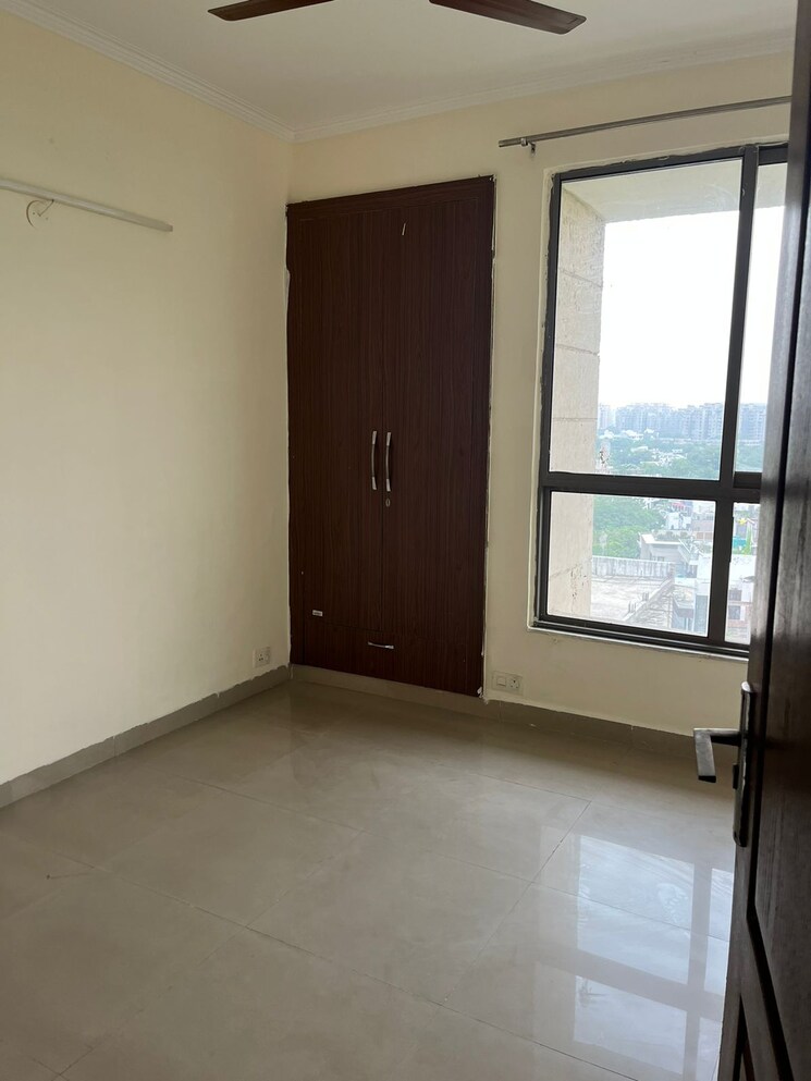 Room, unitech-the-residences-gurgaon 2 Bedroom 1125 Sq.Ft. Apartment In Sector 33 Gurgaon 8067556