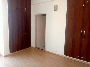 Room in 3.5 BHK Apartment at Bestech Park View Spa Next, Sector 67 – for Rent