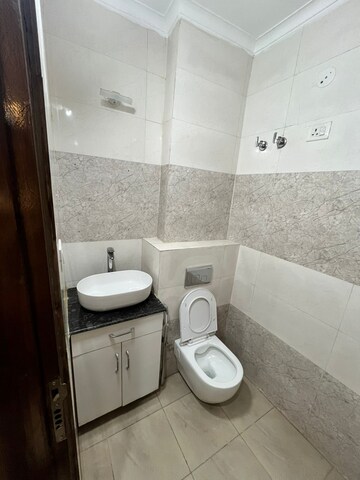 Bathroom in 1.5 BHK Apartment at Ansal Celebrity Suites, Sector 2 – for Sale