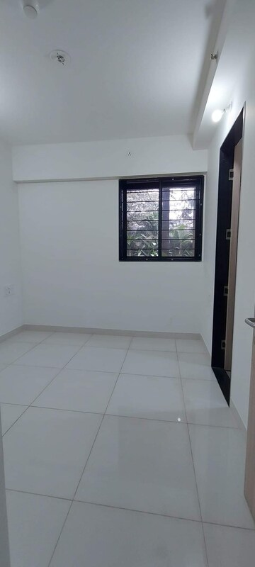Room in 2.5 BHK Apartment at Nanded Kalashree, State Bank Nagar – for Sale
