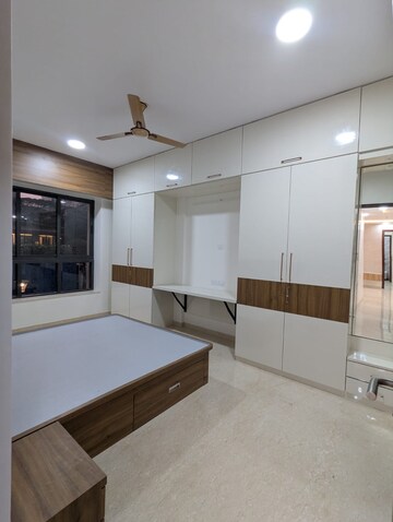 Room in 3 BHK Apartment at Shapoorji Pallonji Vicinia, Powai – for Rent