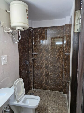 Bathroom in 1 BHK Builder Floor at Ansal Florence Super, Sector 57 – for Rent