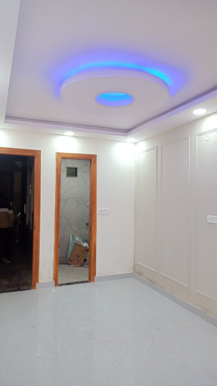 undefined, burari 4 Bedroom 135 Sq.Yd. Apartment In Burari Delhi 8067723