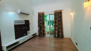 Room in 4 BHK Apartment at Babukhan Lakefront, Kokapet – for Rent