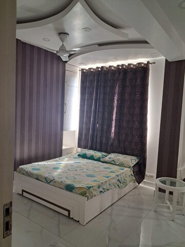 Bedroom in 4 BHK Apartment at DLF Park Place, Sector 54 – for Rent