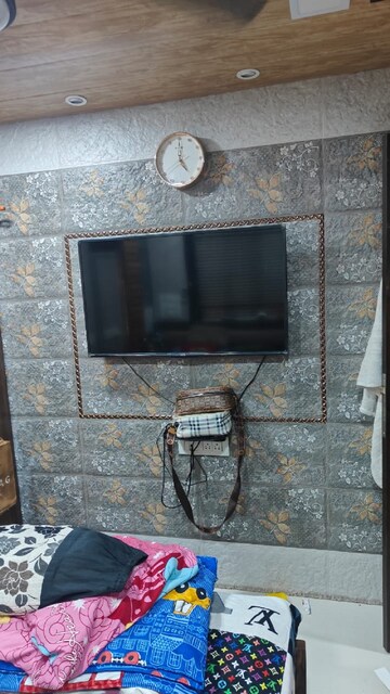 Furnished Amenities in 1 BHK Apartment at Bandra West – for Rent