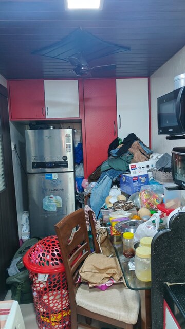 Bedroom in 1 BHK Apartment at Bandra West – for Rent