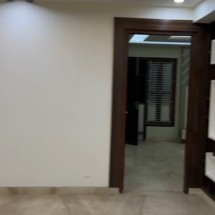 Room, krishna nagar 5 Bedroom 300 Sq.Ft. Builder Floor In Krishna Nagar Delhi 8068025