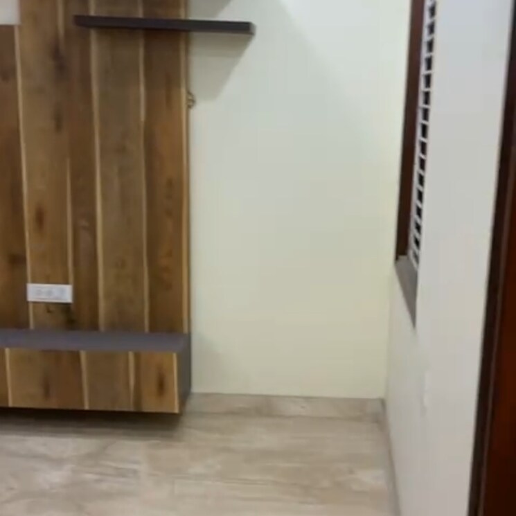 Room, krishna nagar 5 Bedroom 300 Sq.Ft. Builder Floor In Krishna Nagar Delhi 8068025