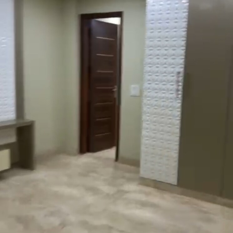 Room, krishna nagar 5 Bedroom 300 Sq.Ft. Builder Floor In Krishna Nagar Delhi 8068025