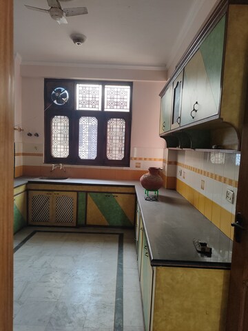 Kitchen in 2.5 BHK Villa at RWA Apartments Sector 39, Sector 39 – for Rent