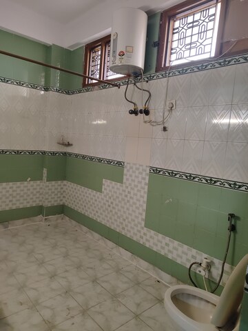 Kitchen in 2.5 BHK Villa at RWA Apartments Sector 39, Sector 39 – for Rent