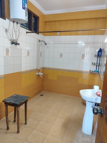Bathroom in 2.5 BHK Villa at RWA Apartments Sector 39, Sector 39 – for Rent