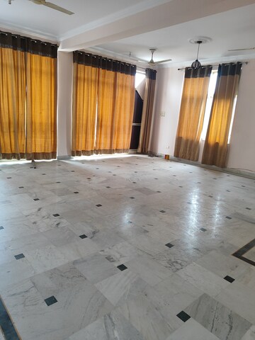Bedroom in 2.5 BHK Villa at RWA Apartments Sector 39, Sector 39 – for Rent