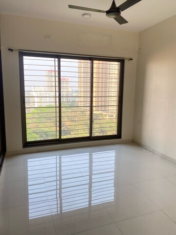 Room in 3 BHK Apartment at Acme Ozone Phase II, Manpada – for Rent