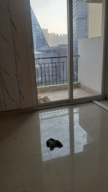 Room in 2 BHK Apartment at Amrapali Golf Homes, Sector 4, Greater Noida – for Sale