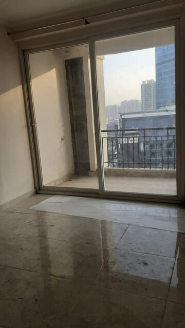 Room in 2 BHK Apartment at Amrapali Golf Homes, Sector 4, Greater Noida – for Sale