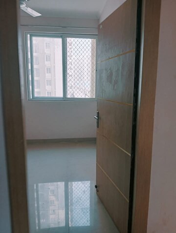 Room in 2 BHK Apartment at Amrapali Golf Homes, Sector 4, Greater Noida – for Sale