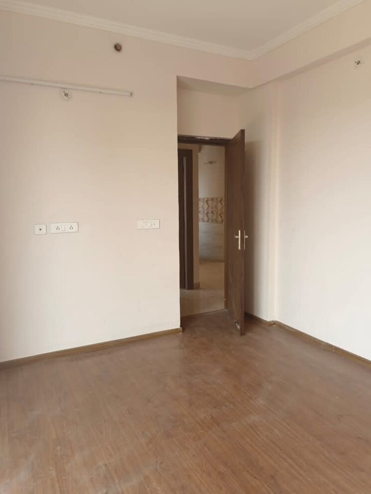 Room, amrapali-golf-homes 3 Bedroom 1115 Sq.Ft. Apartment In Sector 4, Greater Noida Greater Noida 8068062