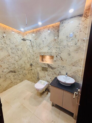 Bathroom in 3 BHK Apartment at Gail CGHS, Sector 56 – for Rent