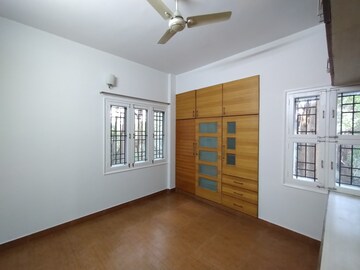 Room in 3 BHK Apartment at Sraddha Fairmount, Hsr Layout – for Sale