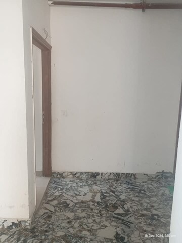 Room in 2 BHK Apartment at Amrapali Leisure Park, Amrapali Leisure Valley – for Sale